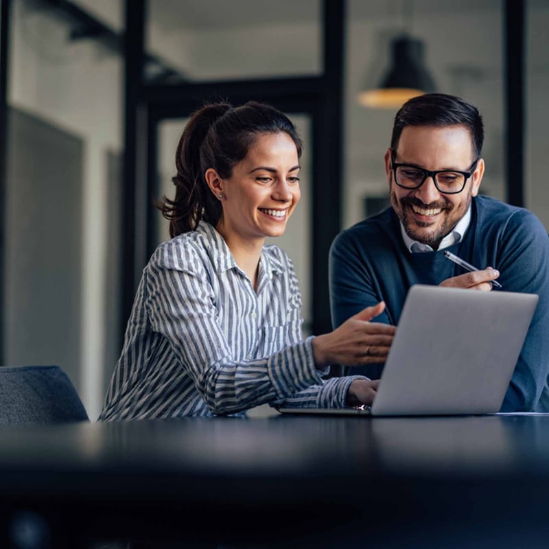 woman-and-man-in-meeting