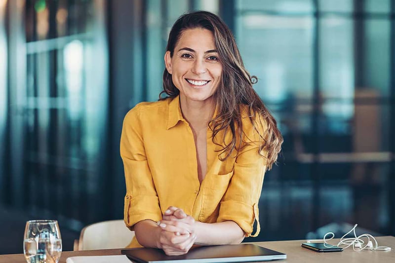 woman-sat-at-her-desk